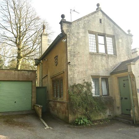 Entire Victorian Lodge In A Privately Gated Estate With Secure Parking For Two Cars And A Newly Refurbished Bathroom Exterior foto