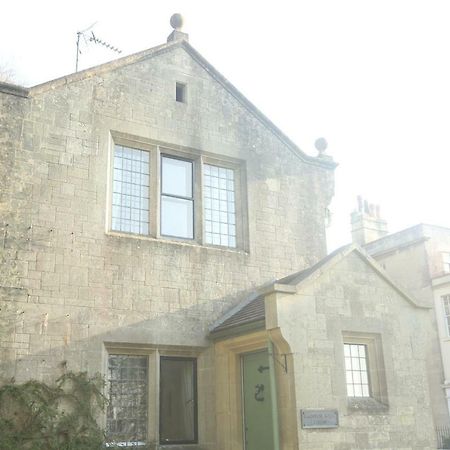 Entire Victorian Lodge In A Privately Gated Estate With Secure Parking For Two Cars And A Newly Refurbished Bathroom Exterior foto